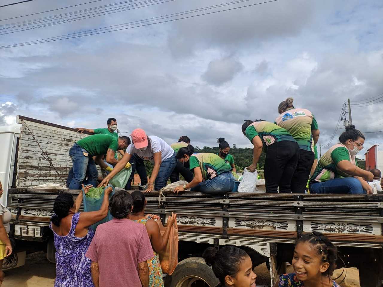 Camacã: Famílias carentes de Leoventura e Jacareci são comtempladas com alimentos do PAA e CONAB